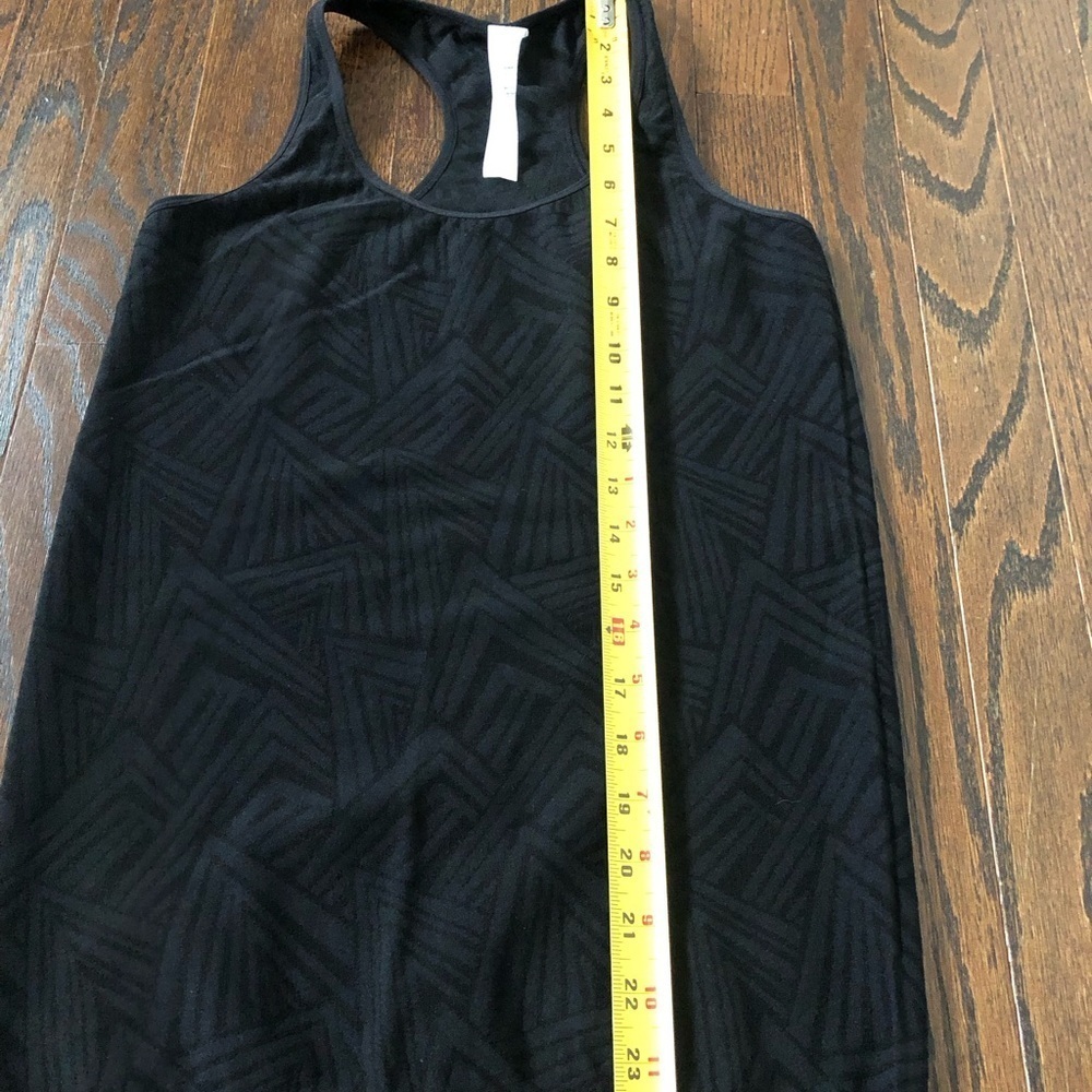 Fabletics Women’s S Olympus Seamless Razor Back Tank in Perfect Peak Black - EUC - Picture 5 of 9